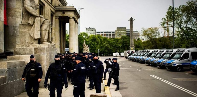 54 miliony złotych – na nagrody dla policjantów za służbę podczas epidemii koronawirusa