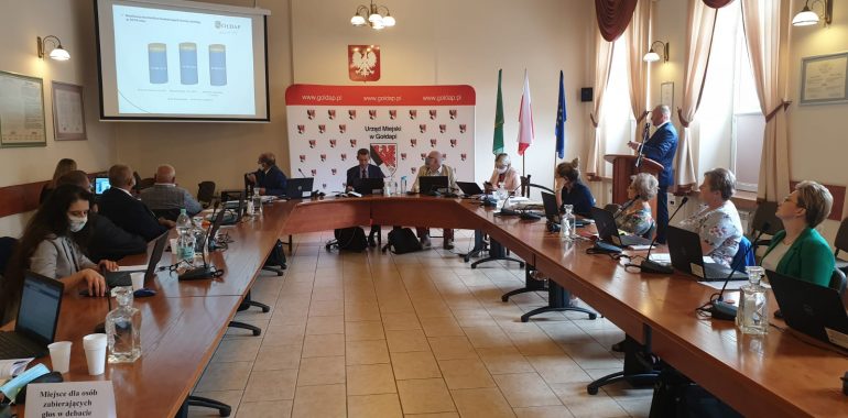 Burmistrz z absolutorium i wotum zaufania