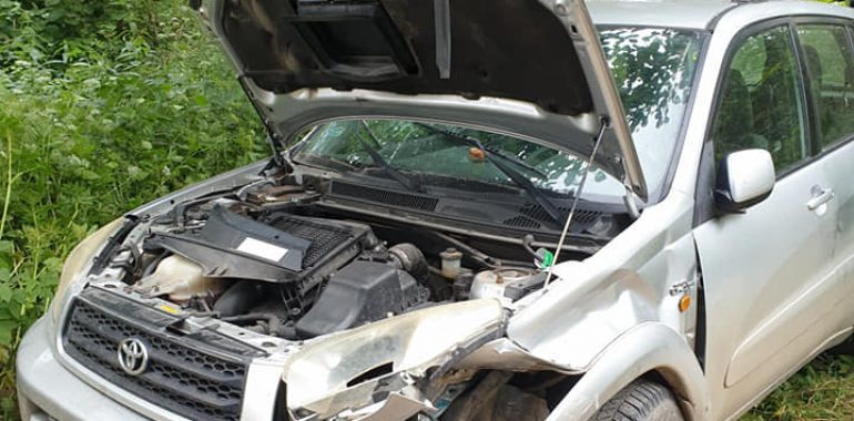 Zderzenie Toyoty z Volkswagenem, jedna osoba poszkodowana