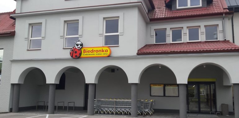 Sieci handlowe wydłużają godziny otwarcia sklepów, niektóre będą czynne przez całą dobę