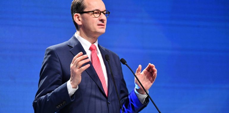 Premier wdraża ograniczenia w przemieszczaniu się.