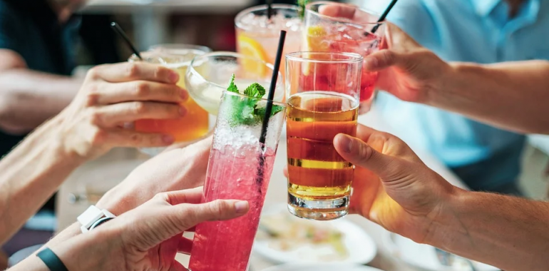 Polacy wydają coraz więcej na alkohol. Rekordowy wynik!