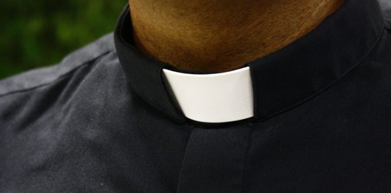 Ksiądz umówił się na seks z niepełnosprawnym chłopcem.